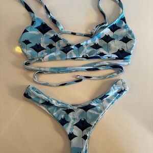 Spotted Eagle Ray Stingray/Sky Patterned Moana Bikini Top Only Size Medium